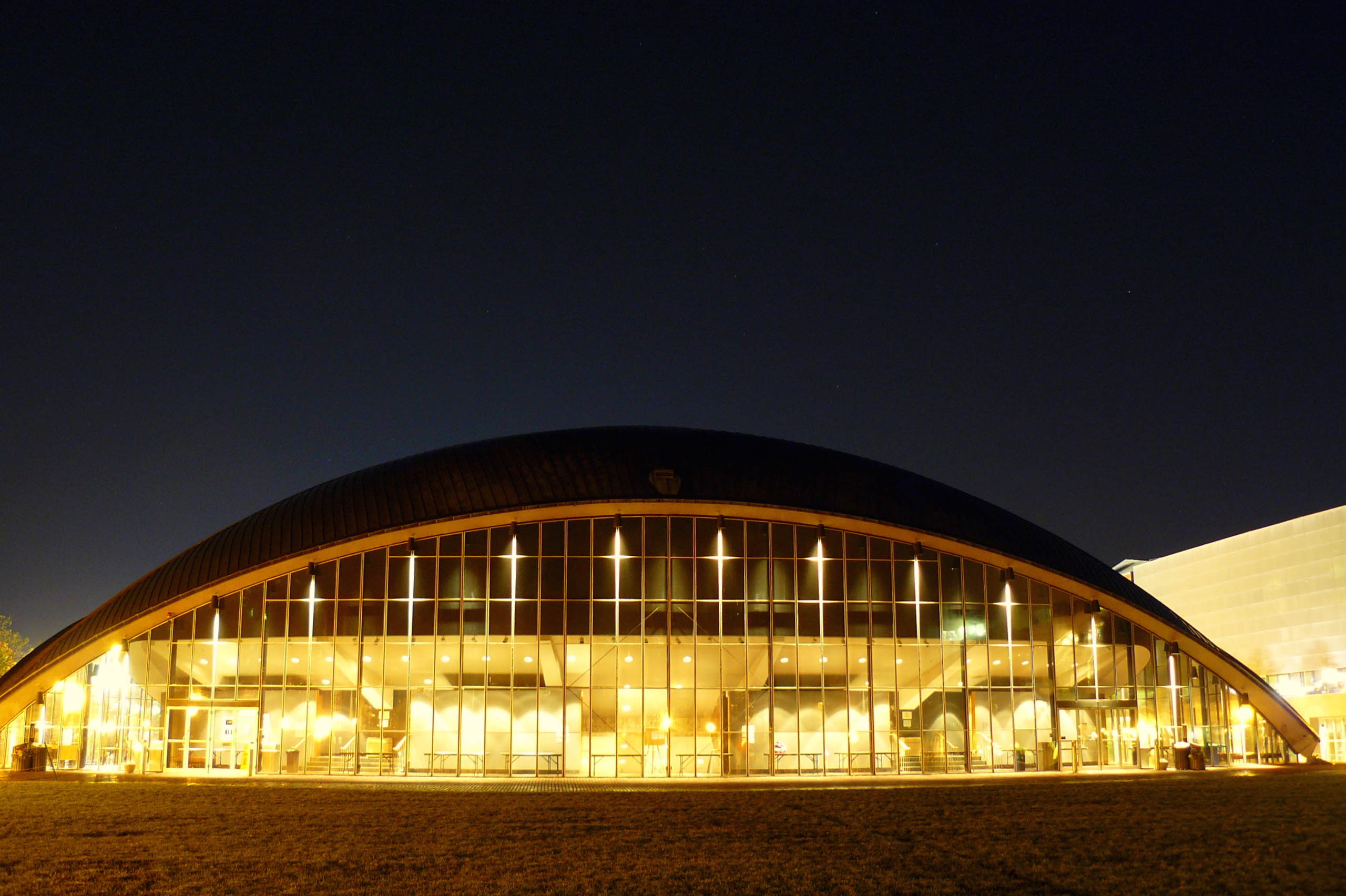 Picture of MIT's Kresge Auditorium